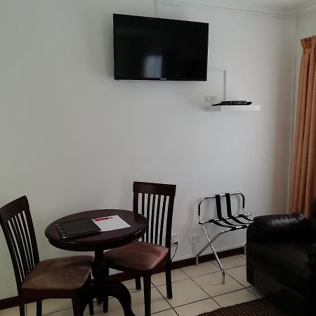 Newton Sands Guesthouse พอร์ตเอลิซาเบธ ภายนอก รูปภาพ