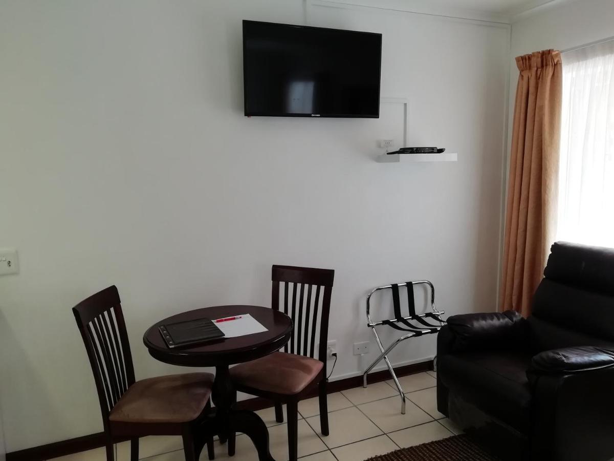 Newton Sands Guesthouse พอร์ตเอลิซาเบธ ภายนอก รูปภาพ